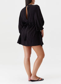 camilla-black-dress_curvemodel_2024_B