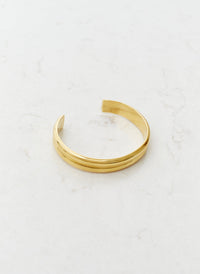 gold-polished-bangle_studio_image