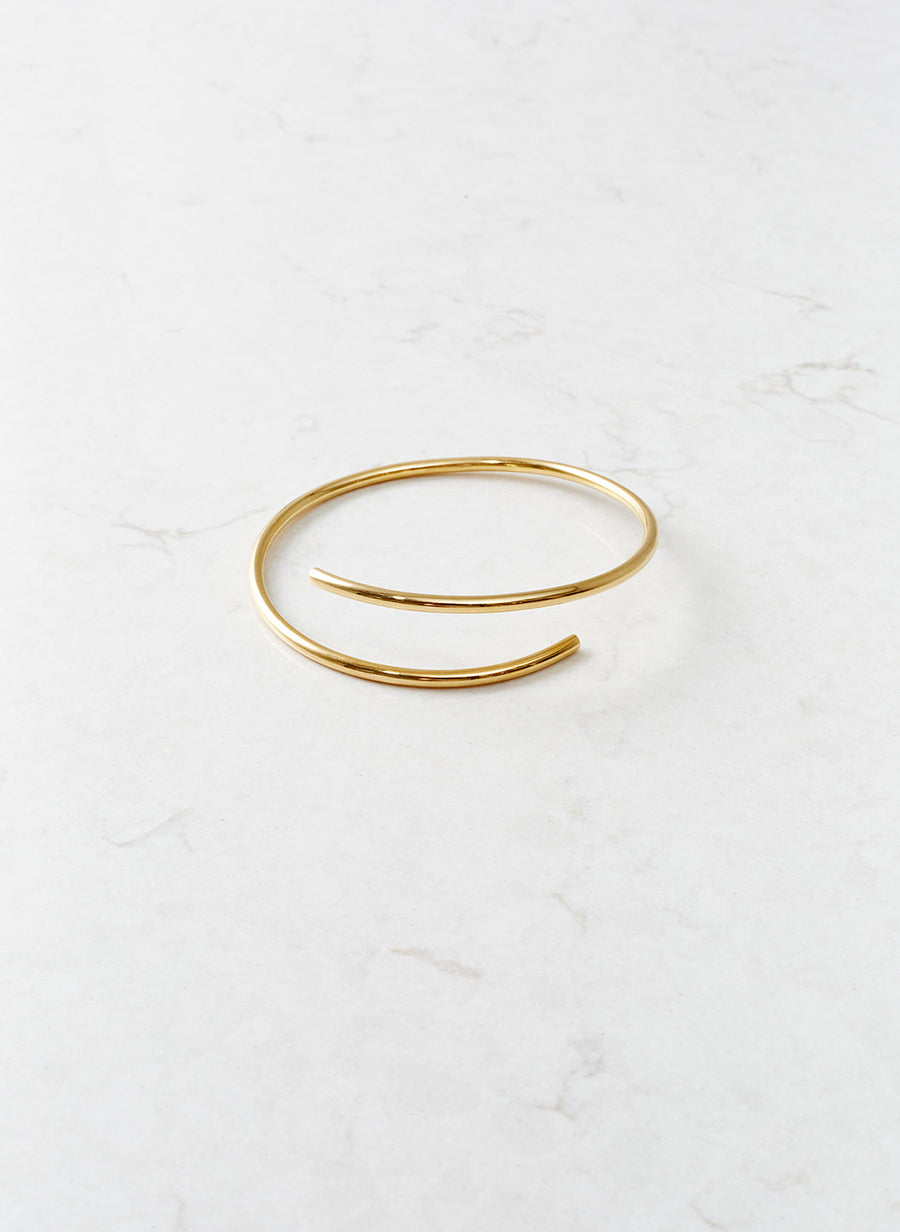 gold-twist-cuff-bracelet_studio_image