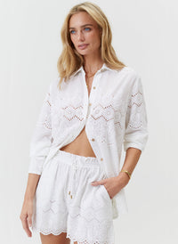 orla-white-shirt_model_2025_F2