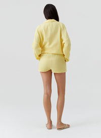 abbie-yellow-shorts_model_2026_B 