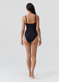abruzzo-black-swimsuit_model_2026_B 