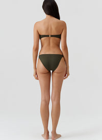 alba-olive-bikini_model_2026_B 