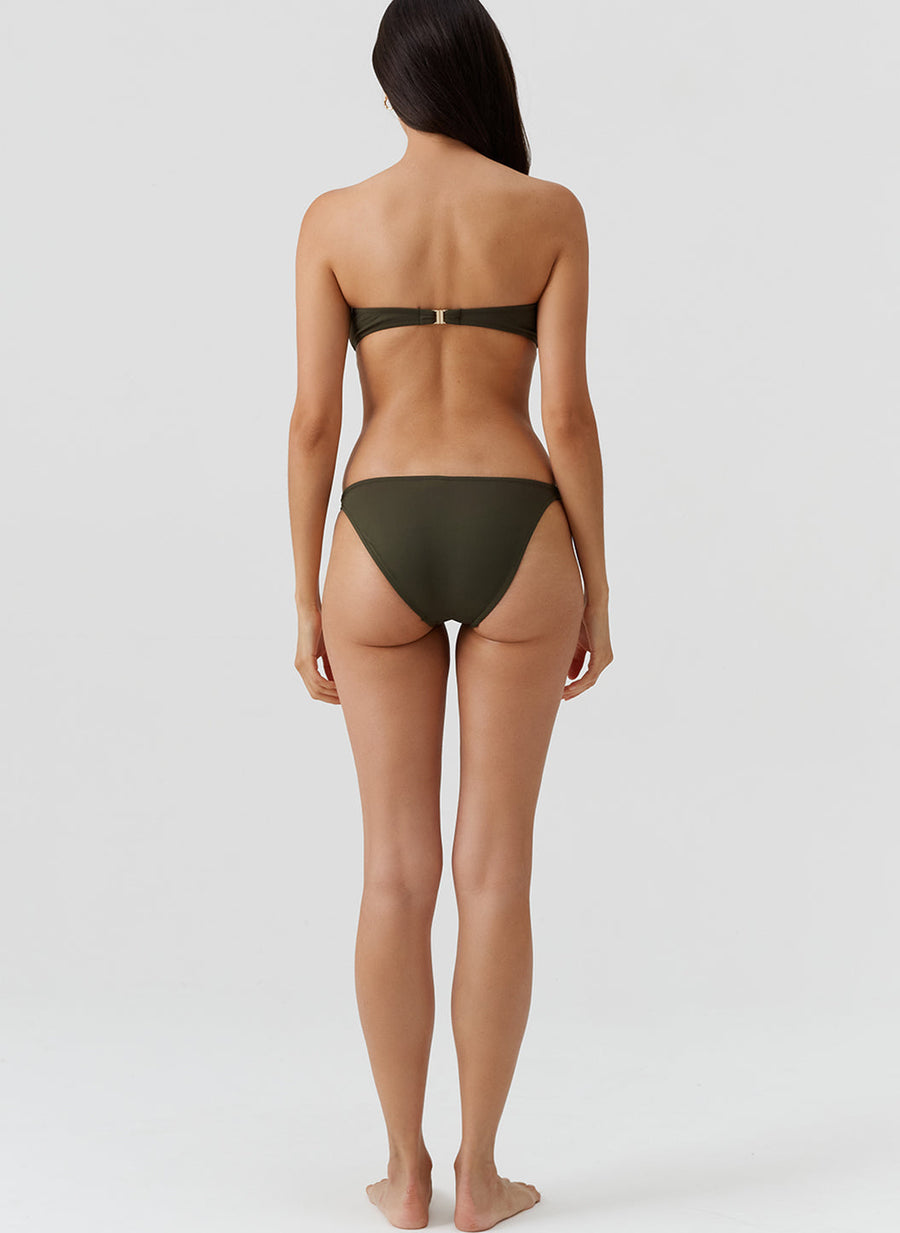 alba-olive-bikini_model_2026_B 