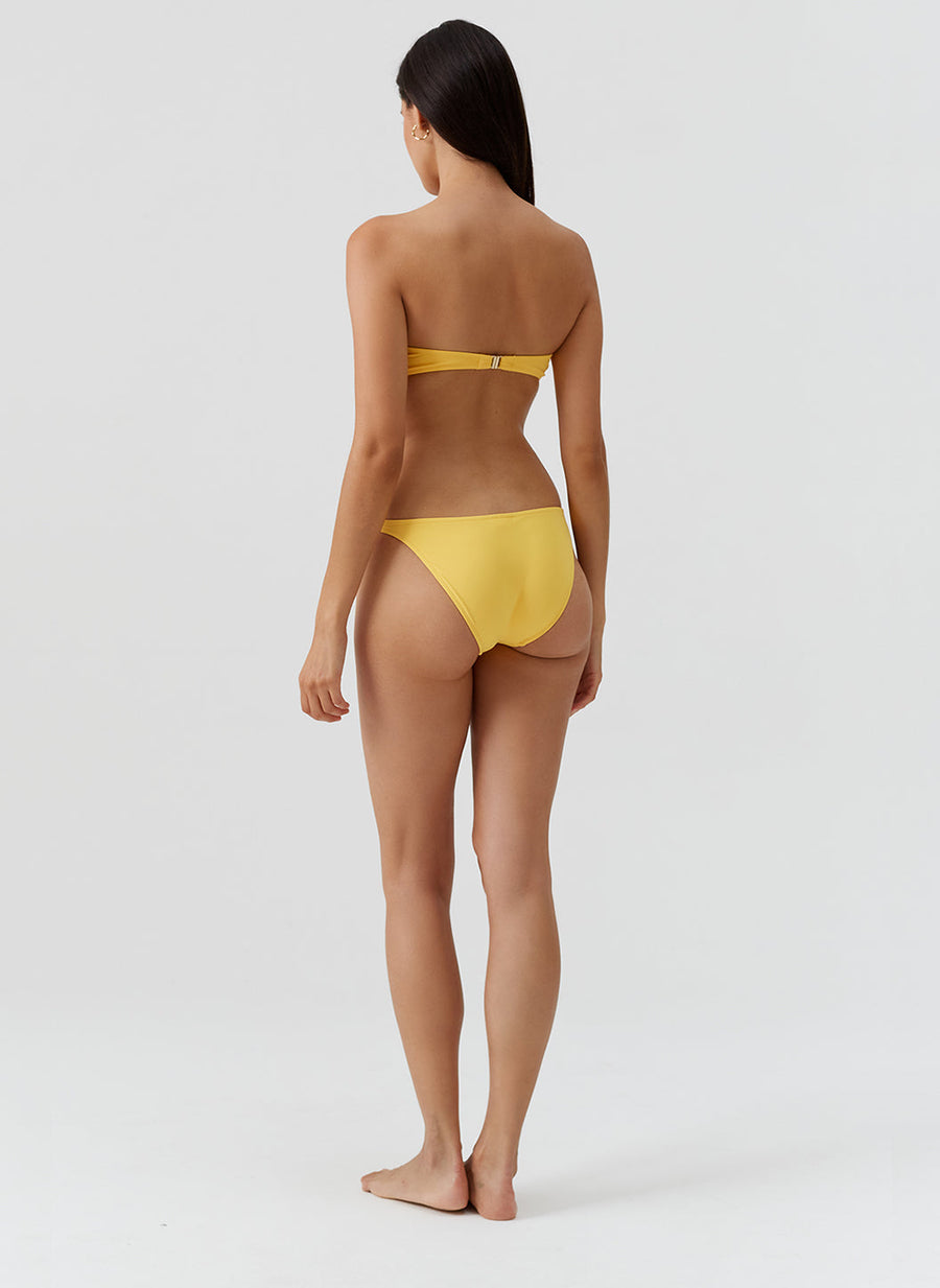 alba-sunflower-bikini_models_2026_B 