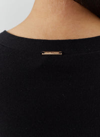 andrea-black-top_closeup_2 