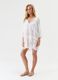 ashley-white-kaftan_model_2025_F 