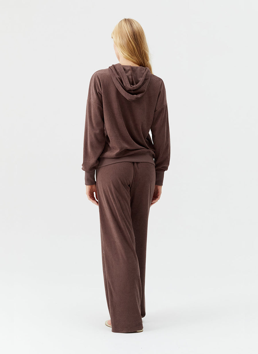 betty-coffee-trouser_model_2025_B 