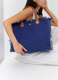 cap-ferrat-navy-tote_model