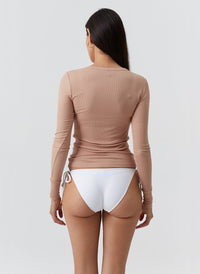 charlie-tan-long-sleeve-top_model_2026_B 