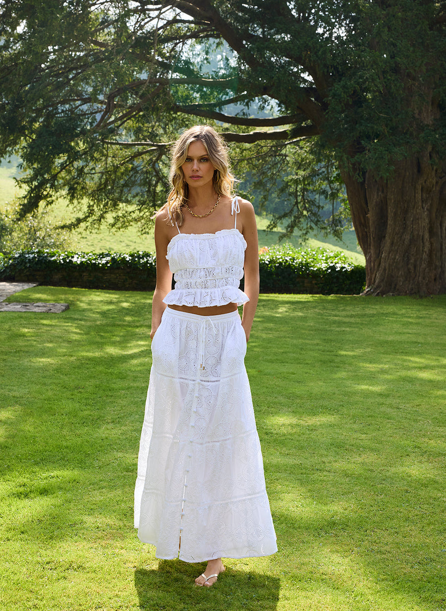 cinzia-white-skirt_lifestyle_2025 JPG