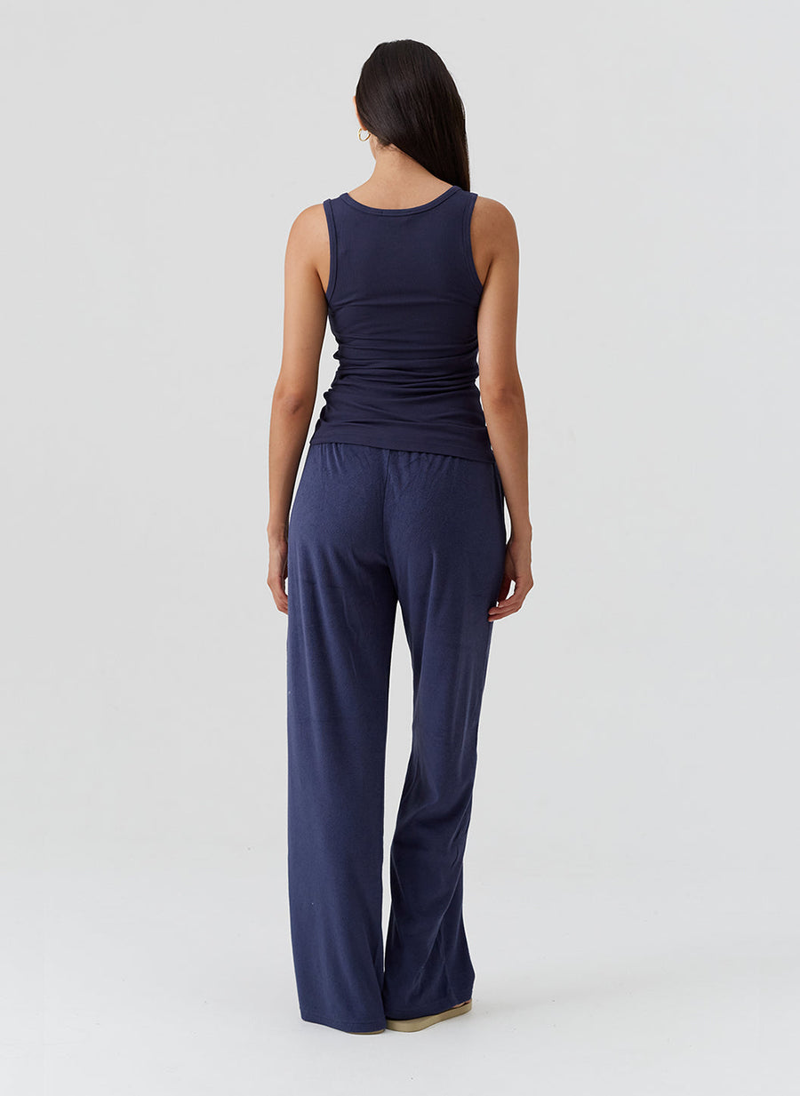 cora-navy-vest_model_2026_B 