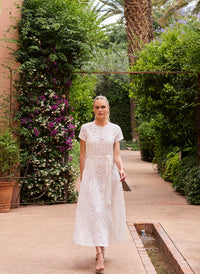 elara-white-dress_lifestyle_2026_1 