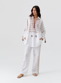 elvie-white-trousers_model_2026_F2 