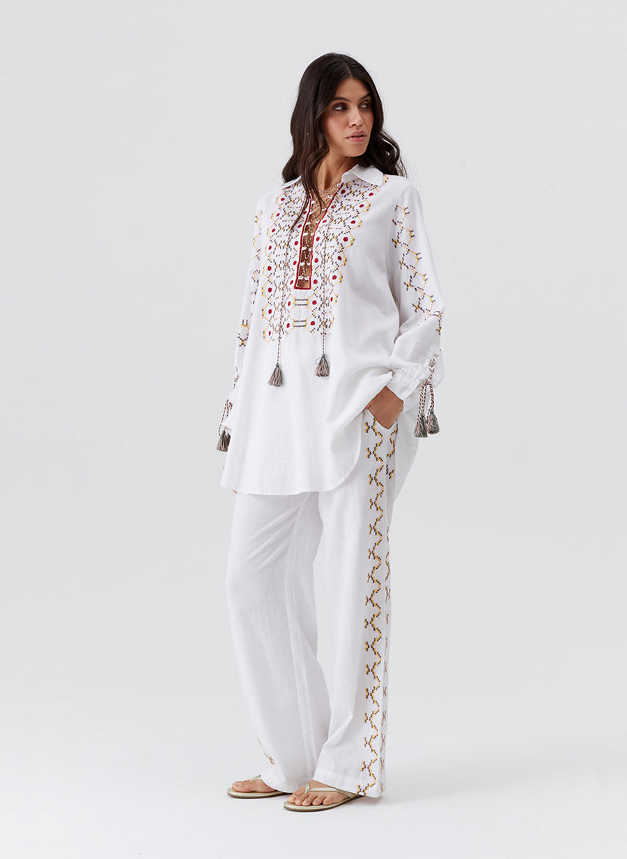 elvie-white-trousers_model_2026_F 