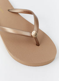flip-flops-bronze_cutout (3)