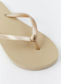 flip-flops-gold_cutout (3)
