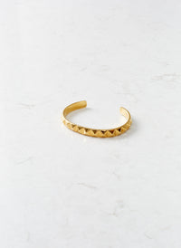 gold-pyramid-bangle_studio_image 