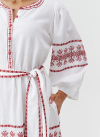 hillary-white-burgundy-dress_model_2027_closeup 