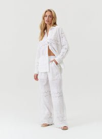 immy-white-trousers_model_2025_F 