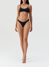 kailua-black-bikini-top_model_2027_F 