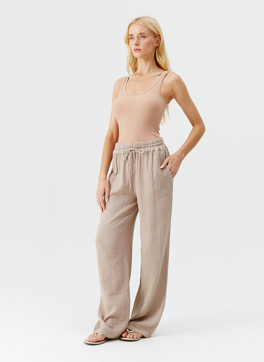 krissy-beige-trousers_model_2025_F 