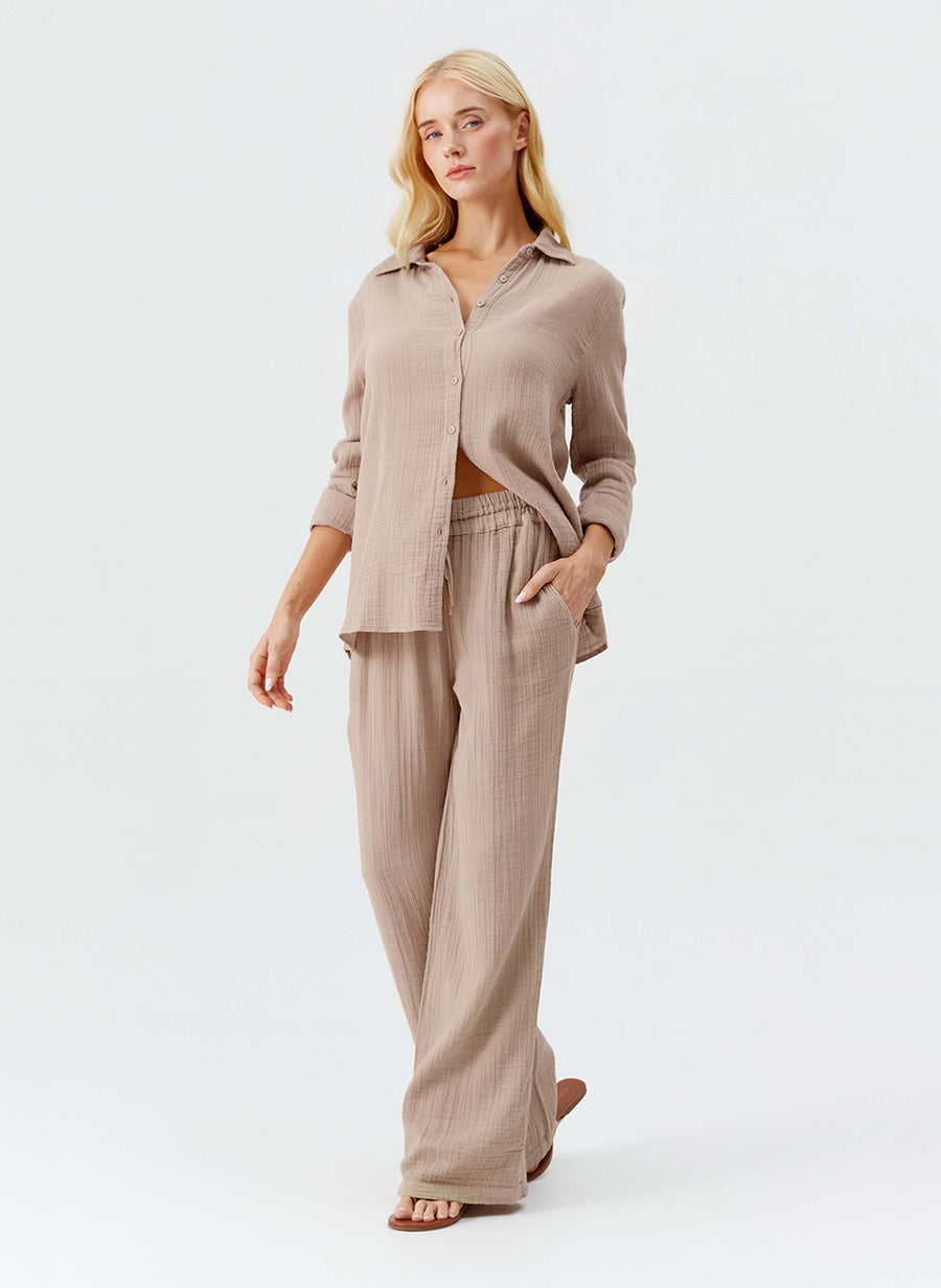 krissy-beige-trousers_model_2025_P2