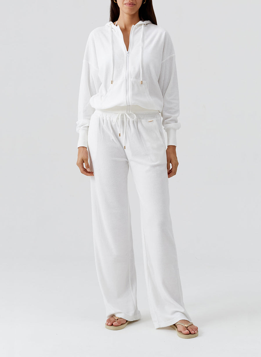 kyda-white-hoodie_model_2026_F 