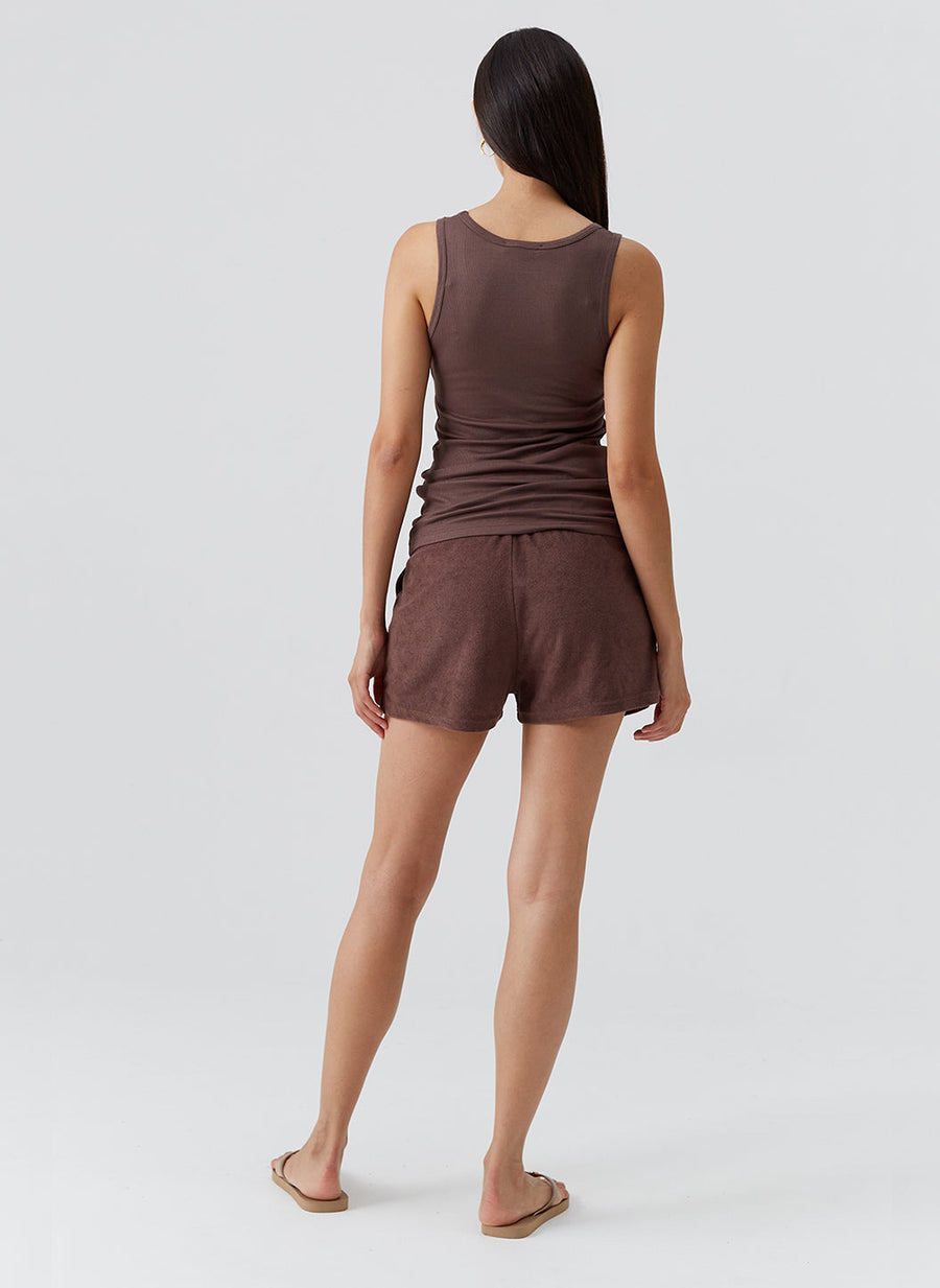 laura-coffee-shorts_model_2026_B 