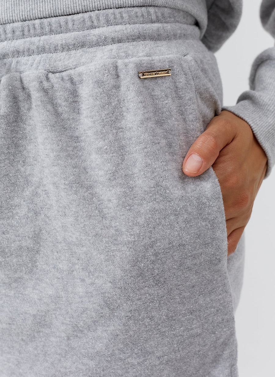 laura-grey-shorts_closeup 