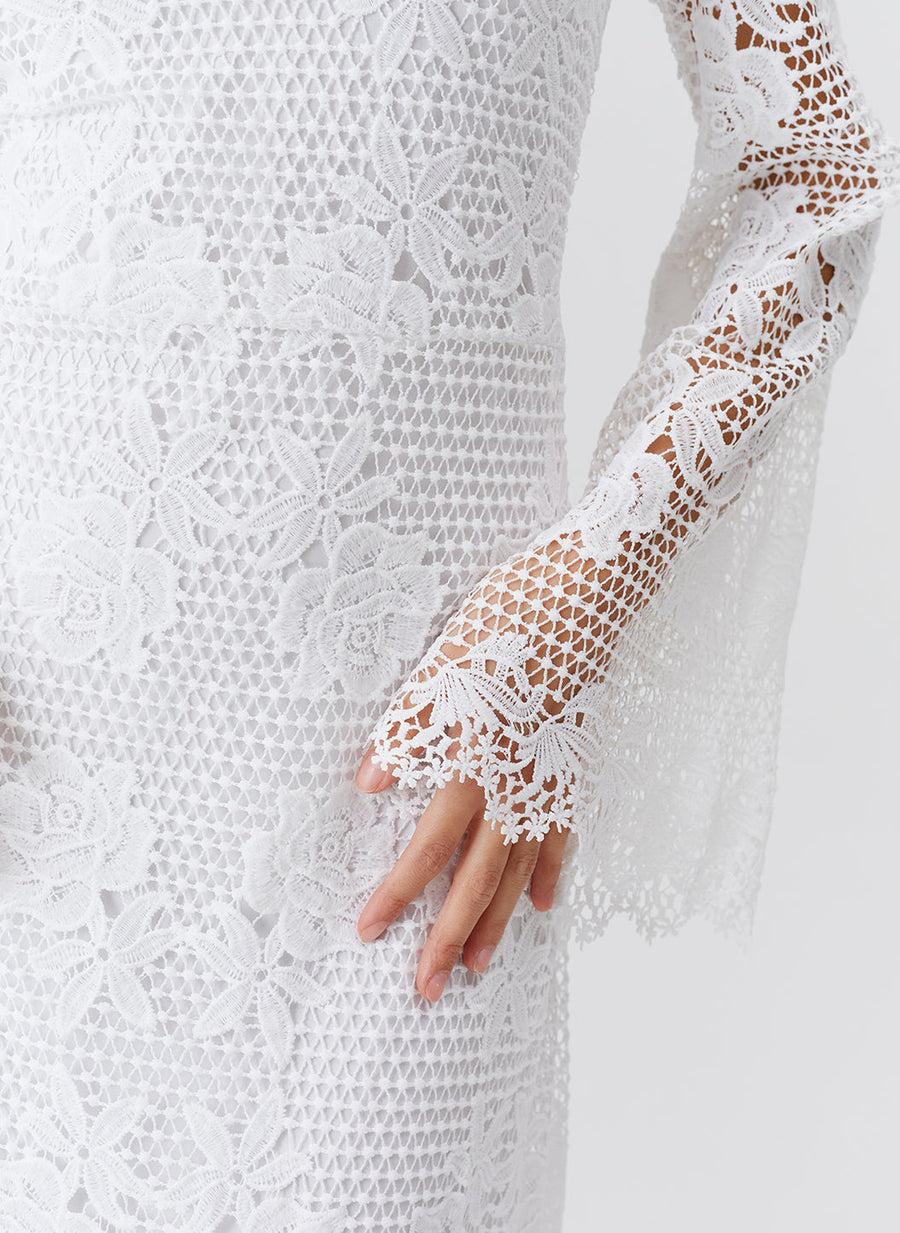 lettie-white-dress_model_2026_closeup 