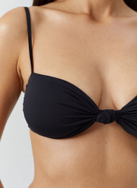 lille-black-bikini_closeup 
