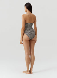 munich-chain-swimsuit_models_2026_B 