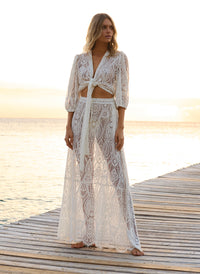 noa-white-top_lifestyle_2026 