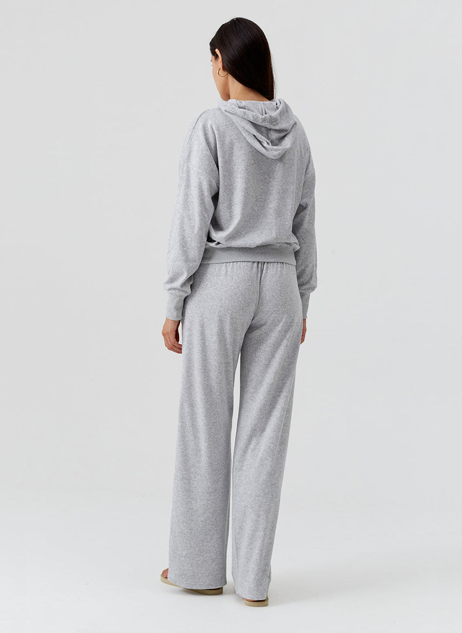 nora-grey-hoodie_model_2026_B 