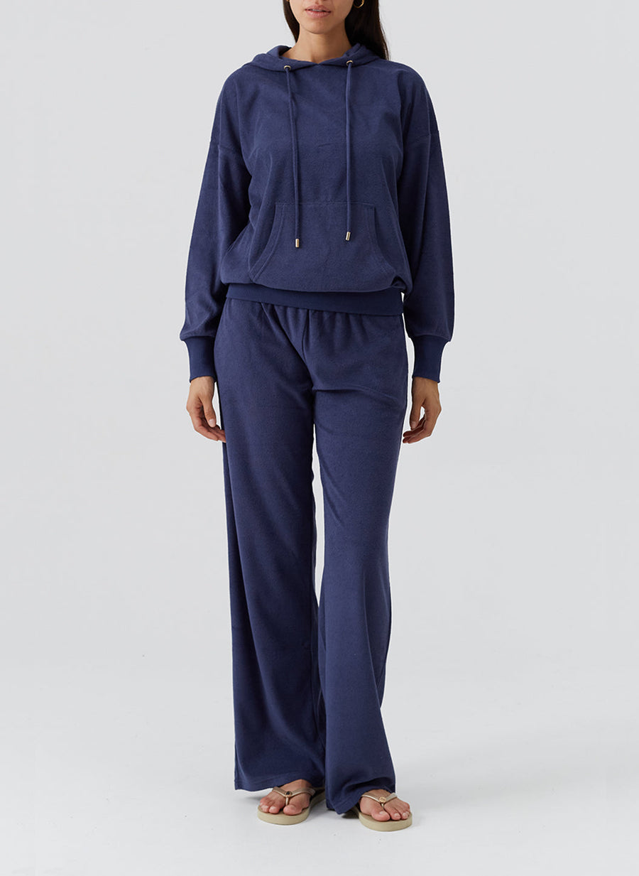 nora-navy-hoodie_model_2026_F 