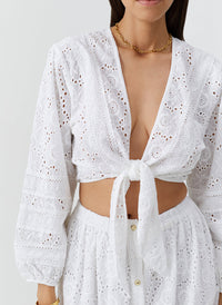 pia-white-top_closeup 