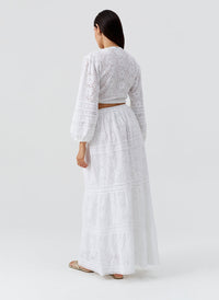 pia-white-top_model_2026_B 