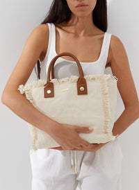 porto-cervo-beige-tote_model 