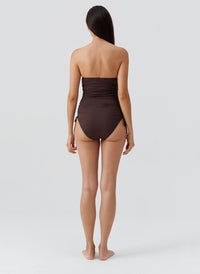 sydney-brown-swimsuit_models_2026_B 