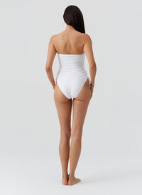 sydney-white-swimsuit_model_2026_B 