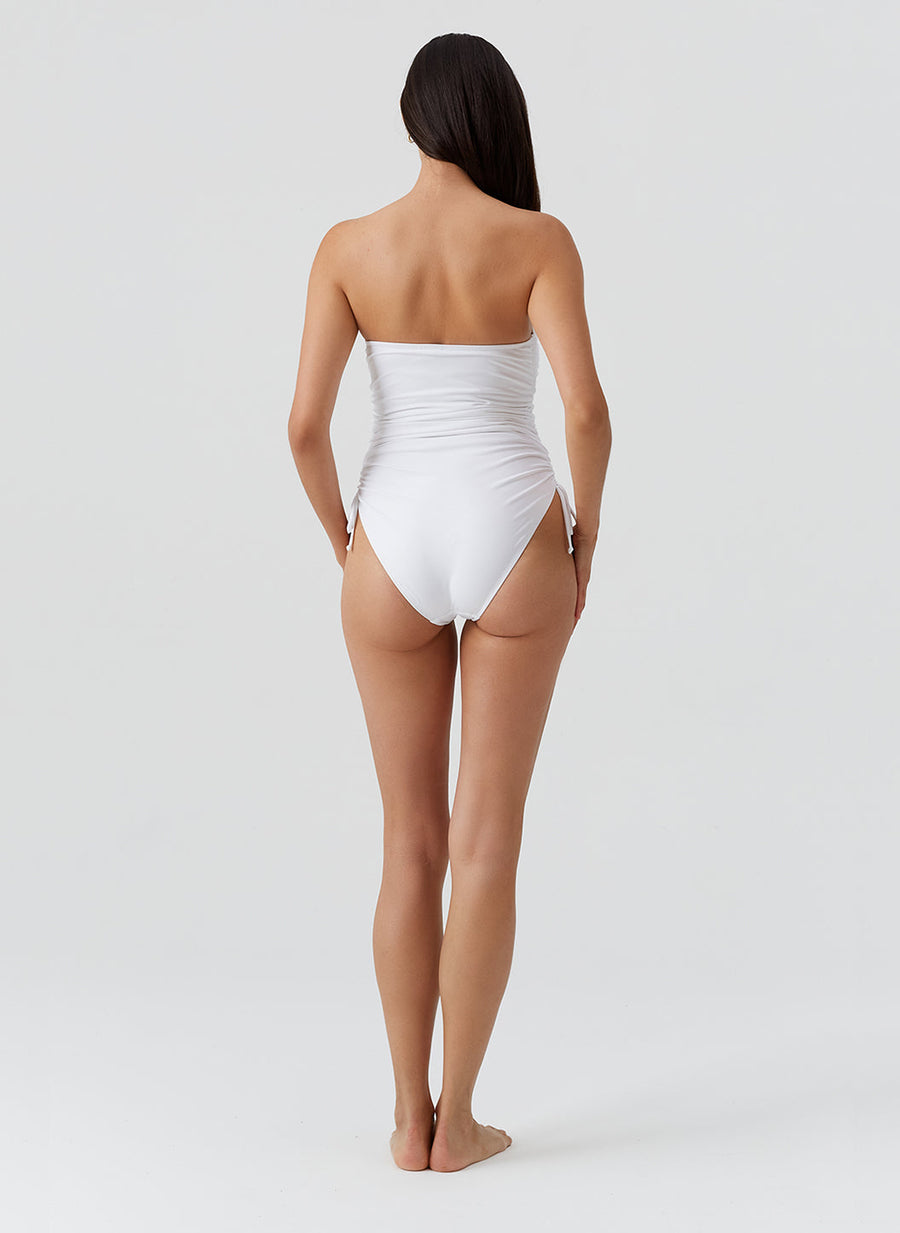 sydney-white-swimsuit_model_2026_B 