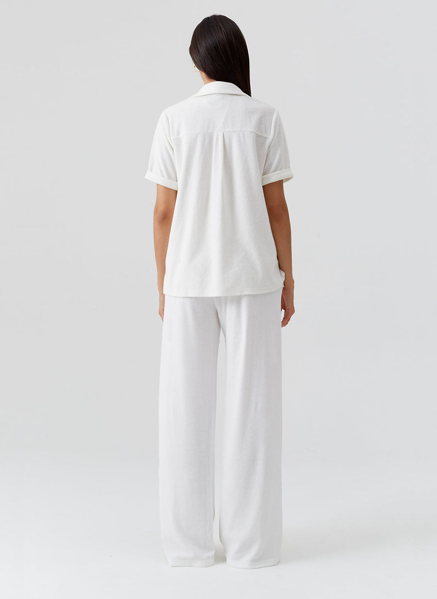 tori-white-shirt_model_2026_B 