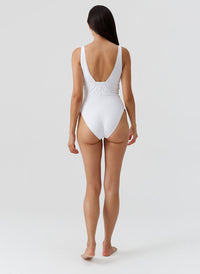 tortuga-white-swimsuit_model_2026_B 