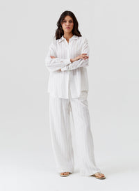 trisha-white-trousers_model_2026_F3 