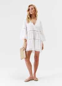 victoria-white-kaftan_model_2025_P 