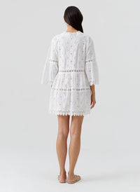 victoria-white-kaftan_model_2026_B 