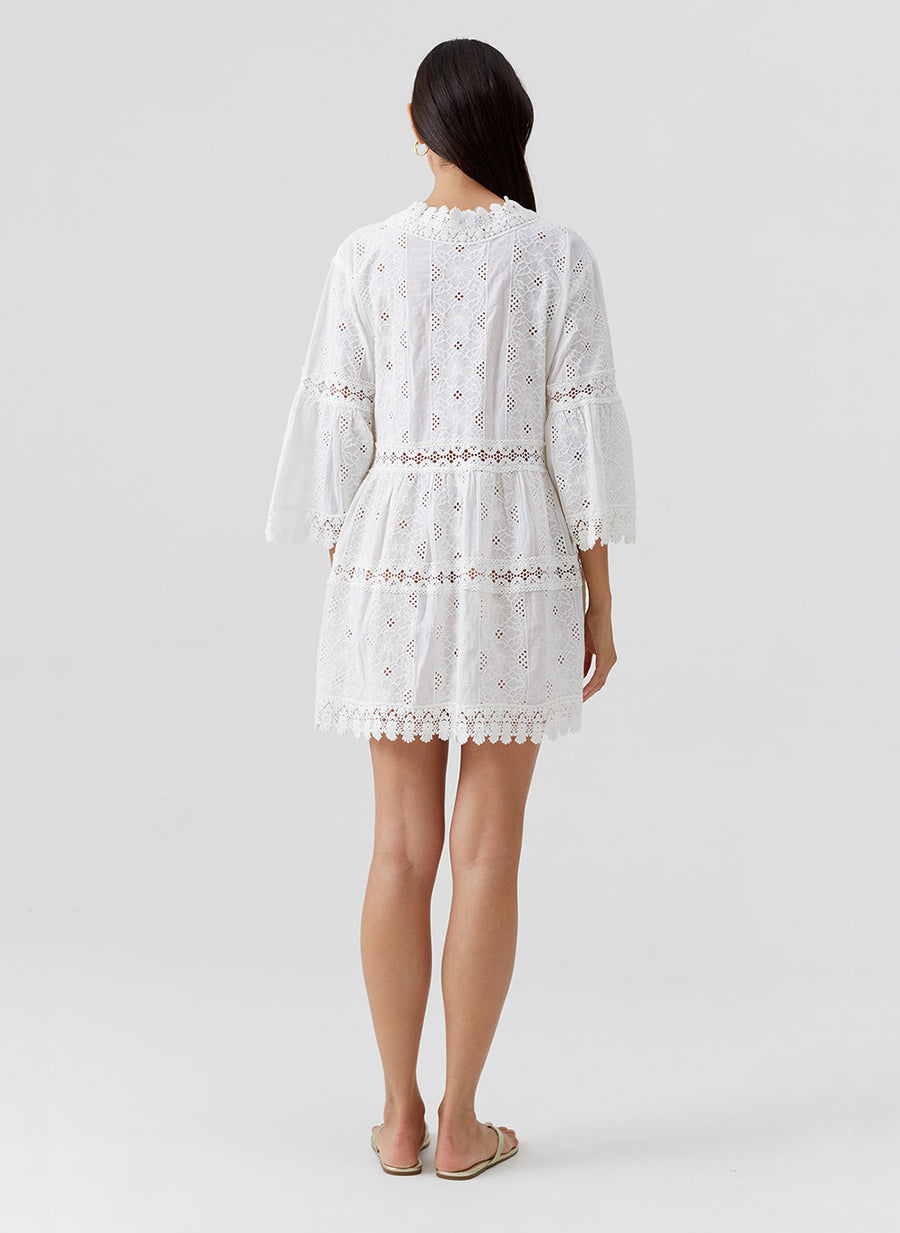 victoria-white-kaftan_model_2026_B 