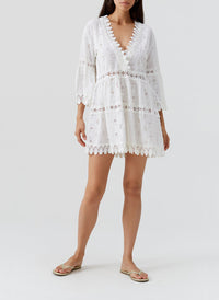 victoria-white-kaftan_model_2026_F2 