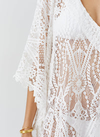 yasin-white-kaftan_closeup 